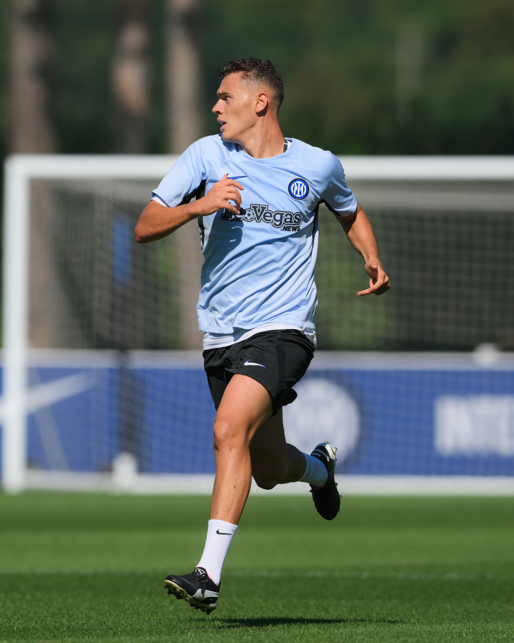 萨索洛球员集体训练，备战下一场热门对手的简单介绍