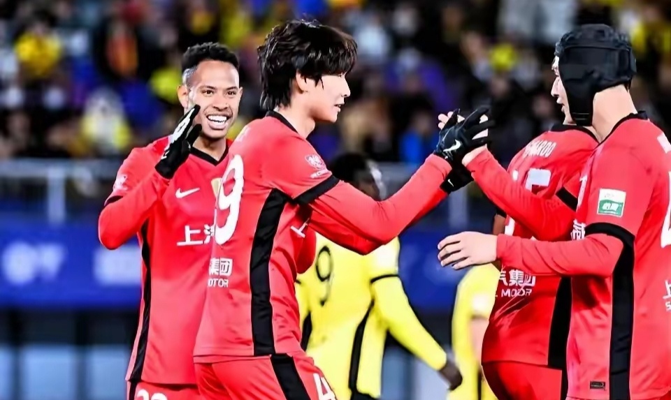 争夺激烈！国内足球联赛战况报道