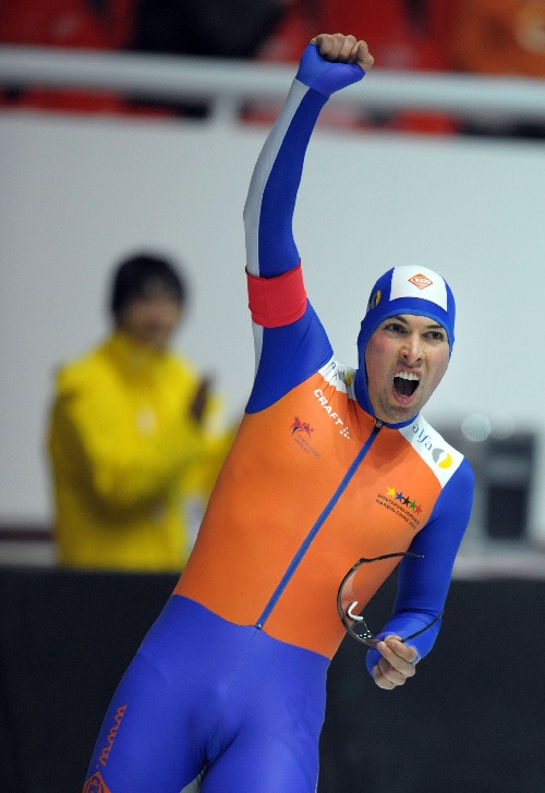 关于荷兰冲击国际赛事夺冠：主教练露出自信笑容的信息