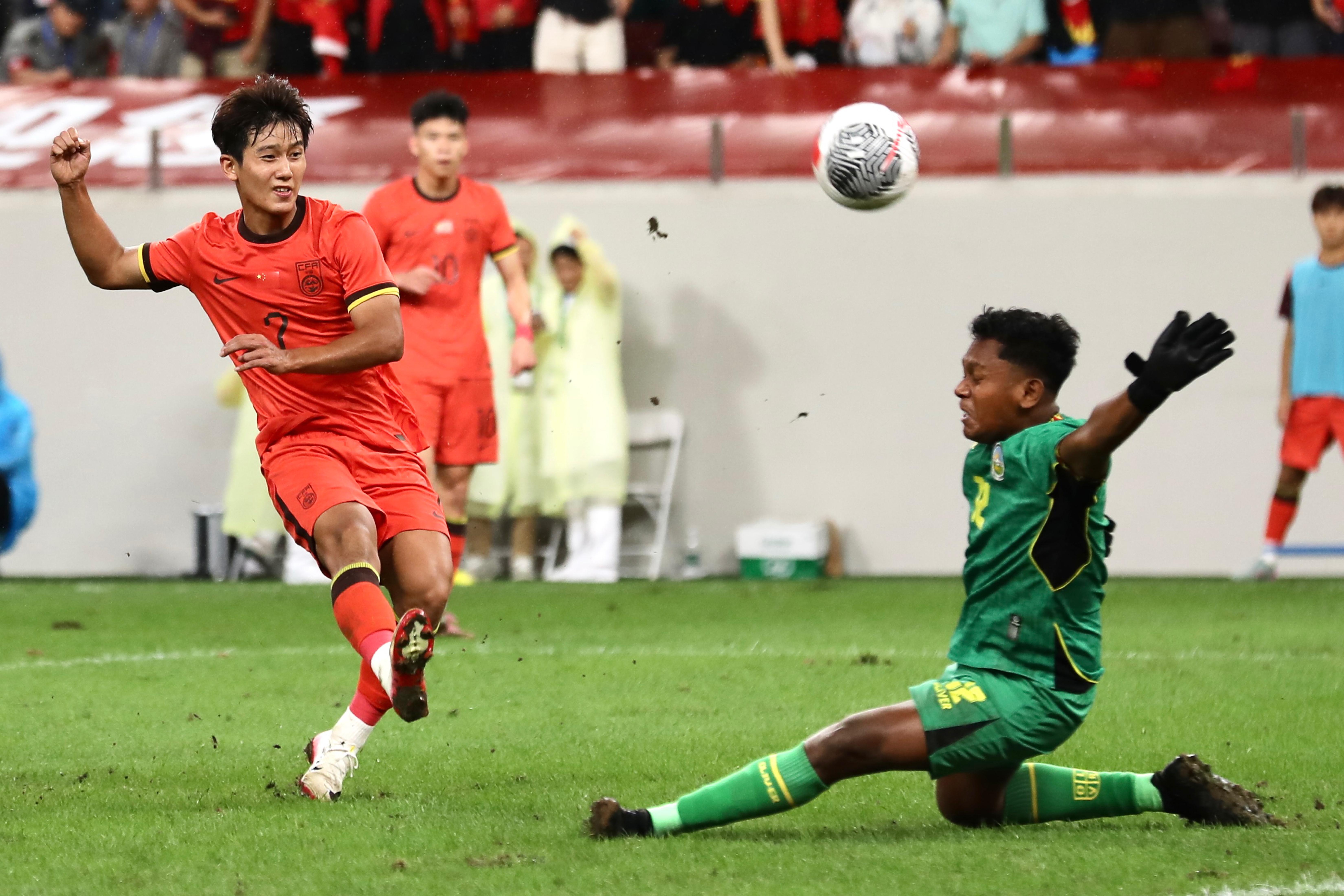 亚洲杯预选赛进行中，足球实力对决