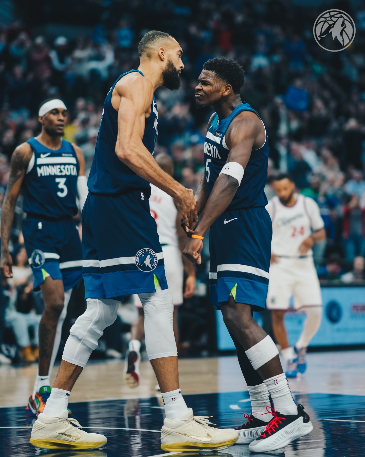 森林狼全队表现出色，备战下一场