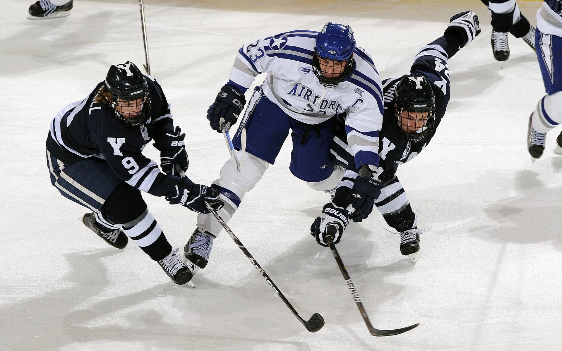 当神话照进现实，从希腊火力到巴斯托尼，论压制与接管的美学